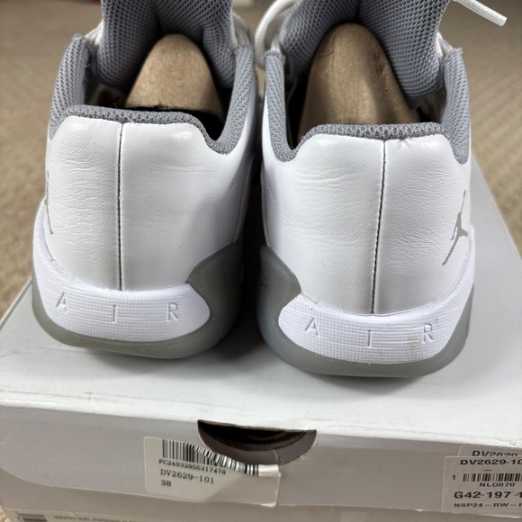 Air Jordan 11 CMFT Low - White/Cement Grey - Picture 6 of 9